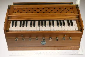 Bhava 665878307158 Studio Harmonium Concert Teak Edition