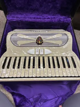 Contello 13371 Vintage Italian Accordion Excellent Condition Original Case Fully