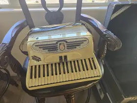 6211 Giulietti Vintage Ivory M52 Hand Crafted Piano Accordion Serial