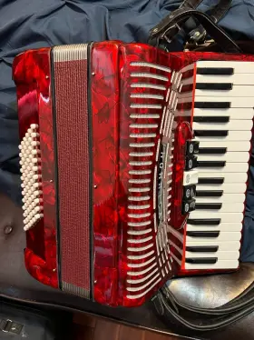 1305-red Hohner Accordions 12 Bass Entry Level Piano Accordion Red With Gig Bag
