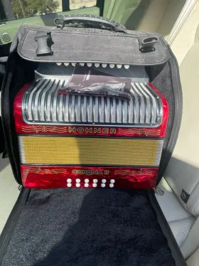 3500fr Hohner Corona Ii Accordion - Red Tuned To Febbb