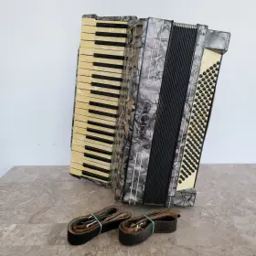 368437 Hohner A-440 Don Accordion #368437 With Shoulder Straps - Pearl Grey/white