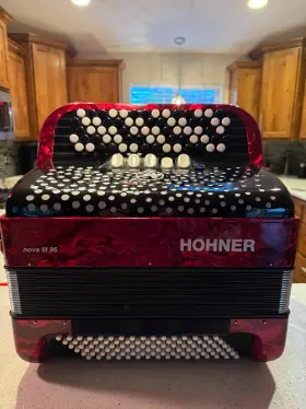 565707 Hohner Nova Iii 96 Red C-system Fisarmoniche With Case
