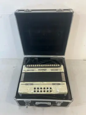 Hohner 693500745214 International Accordion P28019438