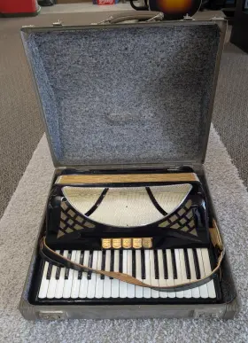 Luciaiii96 Hohner Nice Antique Lucia Iii 96 Bass Piano Accordion With Case And Books 1950s