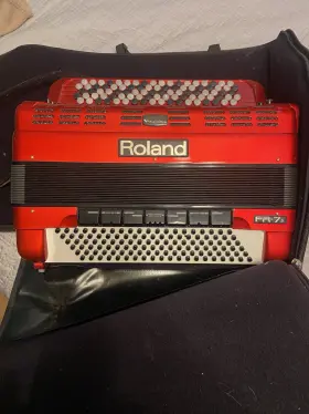 Fr-7b Roland Chromatic Accordion With Pedal And Gig Bags