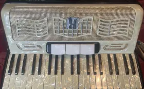 Rondini 5968 Piano Accordion 3 Register Model Pearl White Black