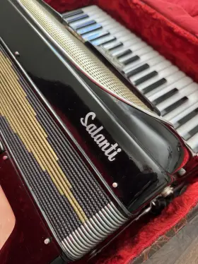 2056 Salanti Accordion