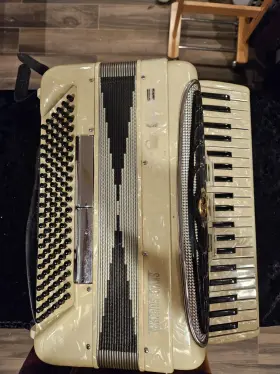 8190 Silvio Soprani 120 Bass Accordion Silver Accordian Italy Good Cond