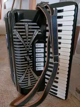 R345 Sonola Accordion - Vintage