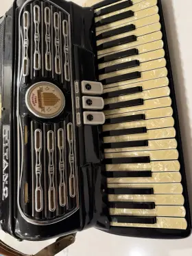 Titano 17637 Piano Accordion 41 Treble 120 Bass Black Ivory Harness Strap Large