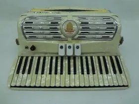 22393 Titano Electric Piano Accordion Tube Chamber Organette 70s Ivory Mother Of Pearl