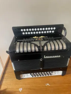 Tula 700900007139 Russian Accordion Ryabinishka. Used. Great Condition. Video