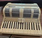 Vintage Universal Inc Milwaukee 120-BASS Piano Accordion W/ Case Works! Used. Price: $399.99.